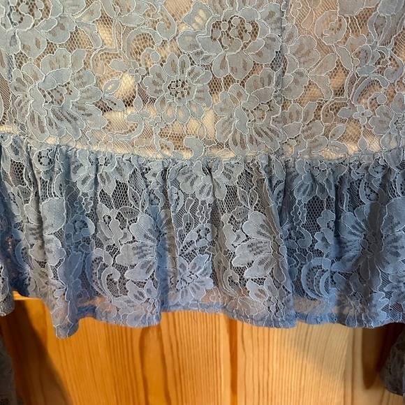Lace Peplum Blouse with Peplum Sleeves With Attached Camisole Size Large - Picture 5 of 7